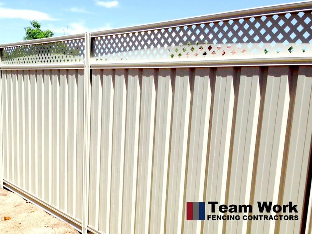 White Colorbond Fencing with Lattice Design Top JPG-1024x768