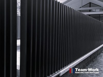 Aluminum vertical batten fence